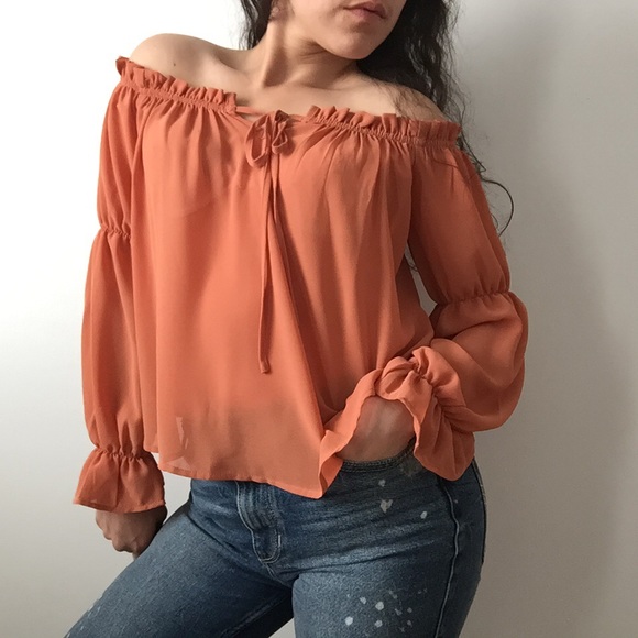 ❗️Three Left❗️NWT Self tie off shoulder top - Picture 3 of 8